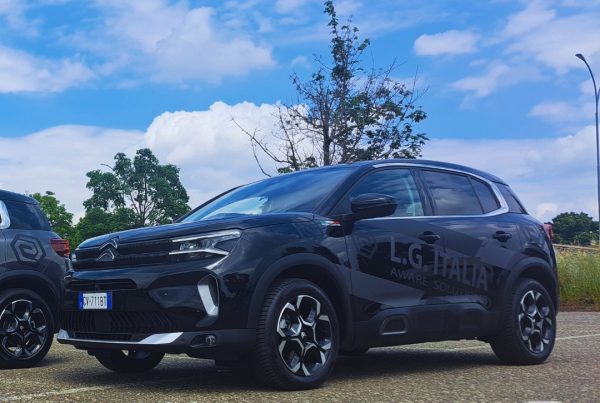 Grafica pubblicitaria adesiva per LG Italia Citroen C5 Aircross (1)