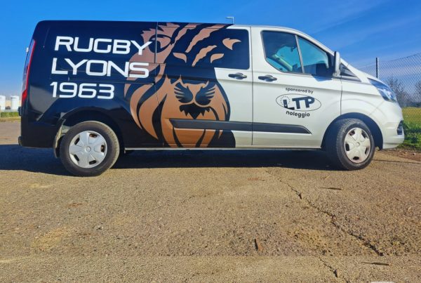 Wrapping furgone Rugby Lyons 1963 con pellicole 3M 2080 sponsor LTP Piacenza (1)